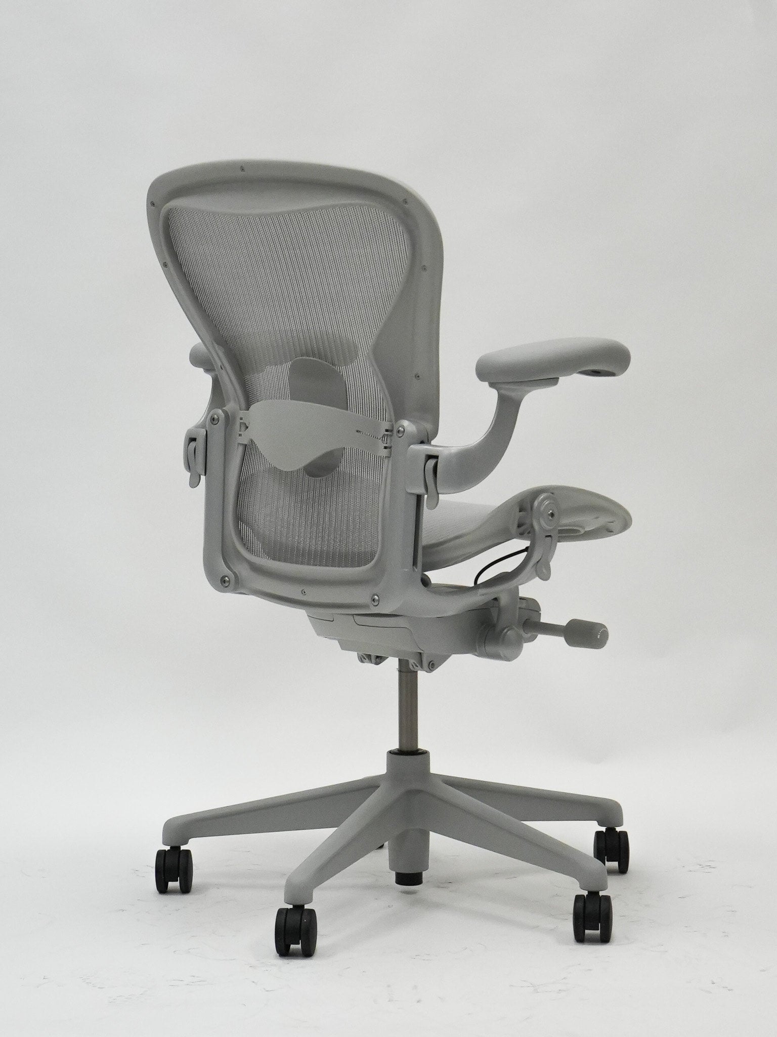 Herman miller best sale aeron remastered mineral